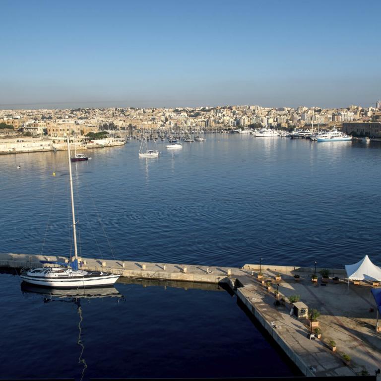 ESL Sliema language stay