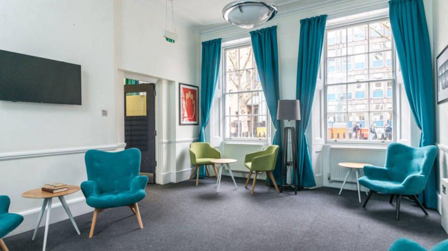 ESL Languages Alpadia London Central Common area 1
