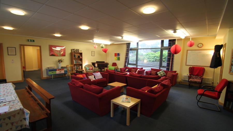 ESL Languages Kings Spring Campus (10-17) Bath common area 2