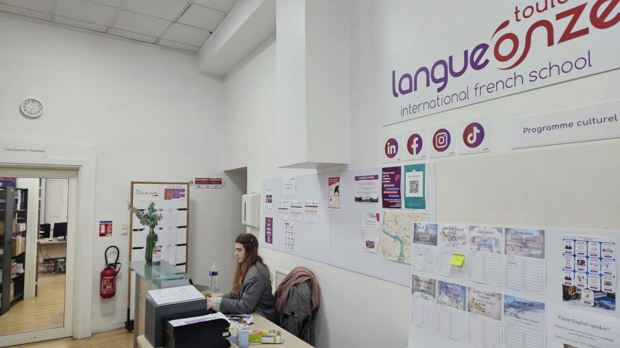  ESL Languages French Langue Onze School gallery 7