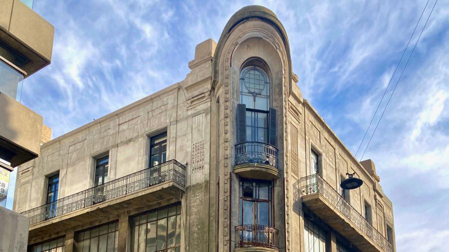 Academia-Uruguay-Montevideo-School-Gallery-facade-Spanish